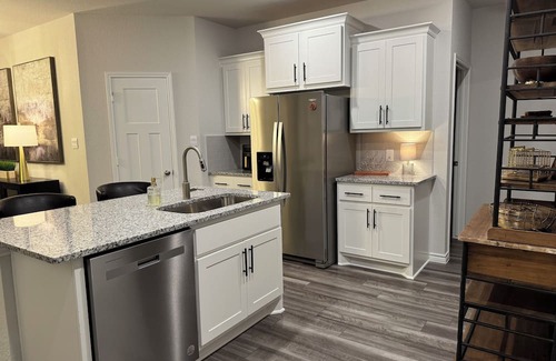 Wellborn House | Modern Aggie-Friendly Retreat - 15 mins to Kyle Field
