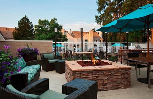 Glenwood Grove - North Iris House | Relax at our Pet-Friendly Hotel in Boulder, CO
