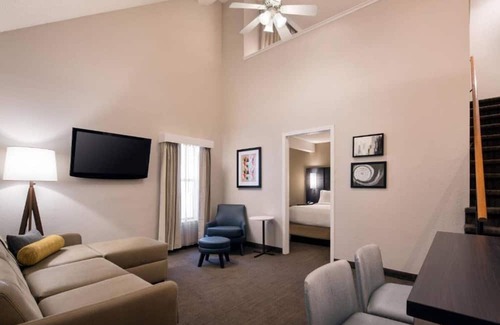Glenwood Grove - North Iris House | Relax at our Pet-Friendly Hotel in Boulder, CO