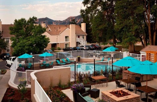 Glenwood Grove - North Iris House | Relax at our Pet-Friendly Hotel in Boulder, CO