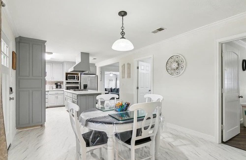 Lakeview  Jefferson County House | Spacious 3-Bedroom Home with Ample Parking