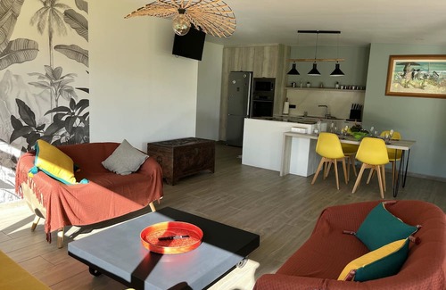 Tahiti House | NEW Luxury & Modern FARE MAOTI, A/C, Wifi, Private Parking, Private Beach Access
