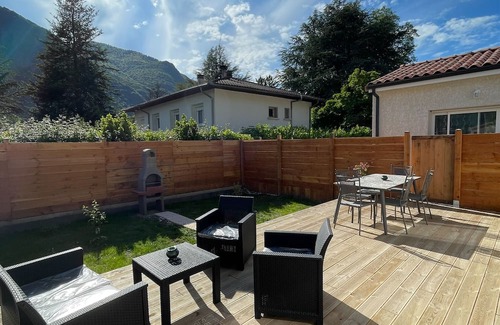 Chaum House | Holiday Home 'Miaffo' with Mountain View, Wi-Fi and Air Conditioning