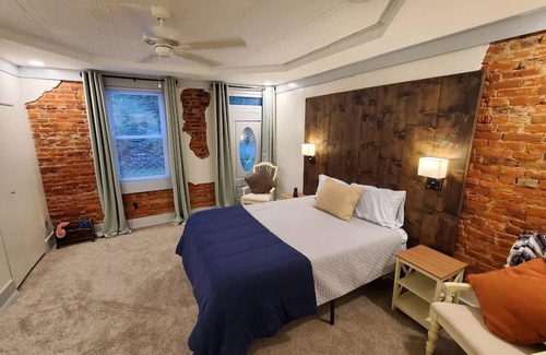 Vevay House | "The Little House on Pike"nCharming 2-bedroom house in wonderful Vevay.