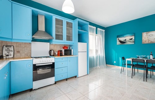 Theologos Apartment | Apartment 'Bella's House' with Mountain View, Wi-Fi and Air Conditioning