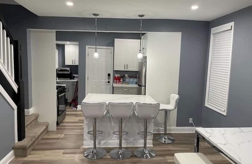 Howard Park House | Luxury*3BR/3BA*Home w/Private*Parking*Top*Locationnn