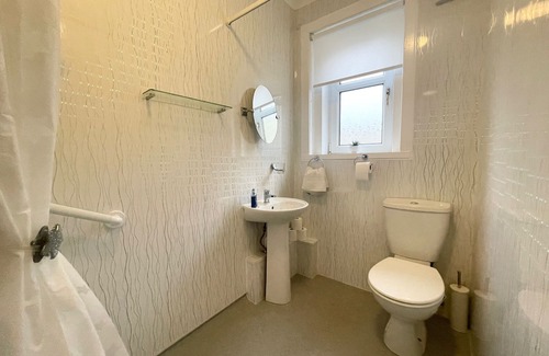 Greenock Apartment | Stunning 2-Bed Apartment in Greenock - Sleeps 6