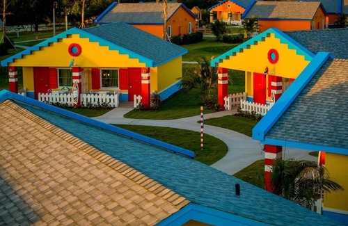 Cypress Gardens House | Adventurer's Dream Room, LEGOLAND Hotel, Mini Golf Excursion, 2 Family Stays