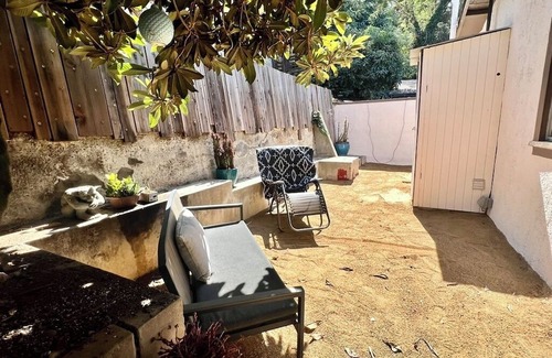 Elysian Heights House | Cute Lush 2-bedroom house in vibrant Los Angeles