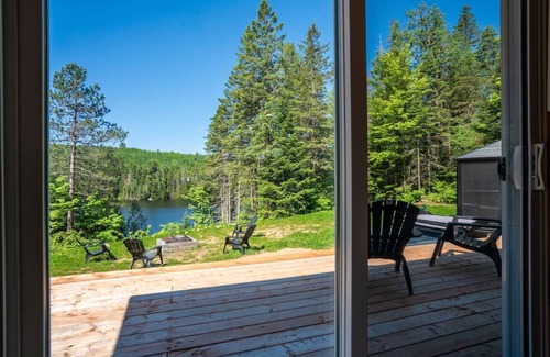 Saint-Alphonse-Rodriguez House | Chalet Hello| Private Lake Access | Hot Tub | EV