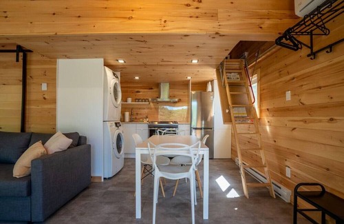 Saint-Alphonse-Rodriguez House | Chalet Hello| Private Lake Access | Hot Tub | EV