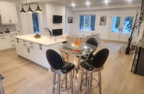 Newmarket Villa | Welcome to our luxurious villa in the heart of downtown Newmarket!