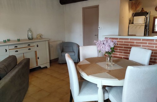 Le Barroux Apartment | Accommodation with terraces and swimming pool in the center of the village of Le Barroux