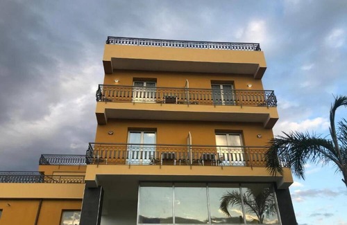 Contrada Pantano d'Arci Apartment | Apartment 'Camera 303 Con Balcone - Terrazza' with Shared Terrace, Wi-Fi and Air Conditioning