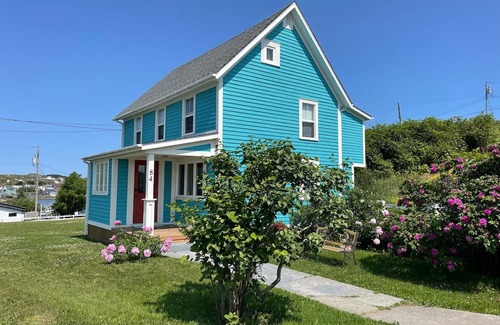 Twillingate House | Above The Tickle Twillingate Vacation Home.nTraditional Saltbox House est 1901