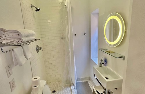 Downtown Long Beach House | Charming Micro Hotel with AC in Long Beach - Stay cool and cozy - NO WIFI/TV