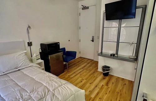 Downtown Long Beach House | Charming Micro Hotel with AC in Long Beach - Stay cool and cozy - NO WIFI/TV