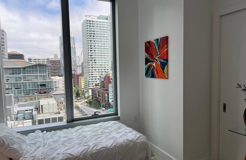 Financial District Apartment | Modern High-Rise Retreat with Stunning Views in the Tech Heart of San Francisco