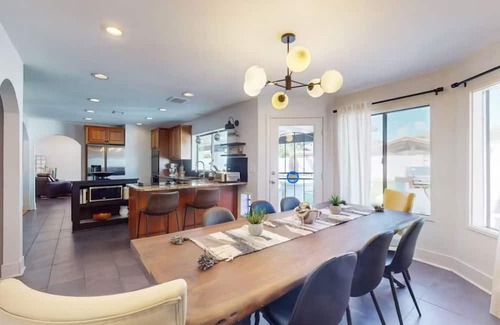 Paradise Valley Village House | - NEW - Desert Daze Retreat - Mountain View’s, Pool & Private Backyard Oasis
