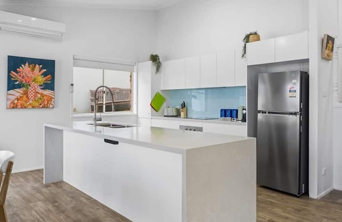 Blue Bay House | Absolute Waterfront Family Escape Blue Bay