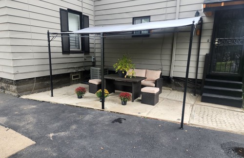 South Broadway House | Spacious 4-bedroom house with AC and WiFi in charming Cleveland Neighborhoodn