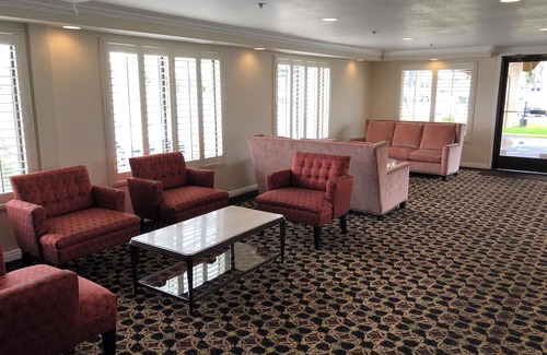Lompoc Apartment | Hotel Suite in Lompoc with Kitchenette, Pool and Complimentary Breakfast