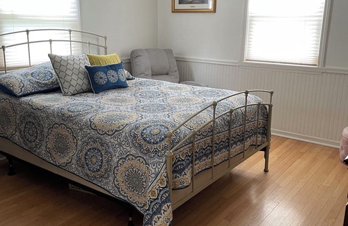 Trumbull House | Beautiful New England. Quaint and spacious home. Close to over 5 University.