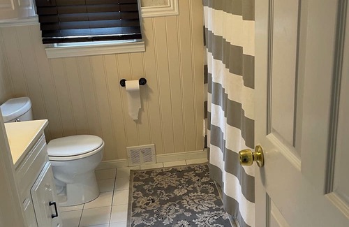 Trumbull House | Beautiful New England. Quaint and spacious home. Close to over 5 University.