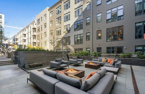 Gallaudet Apartment | Modern Union Market Apt: Free WiFi, Parking, 55" QLED TV, All Major Streaming