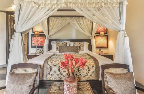 Kathaluwa Apartment | Villa Mayurana - Deluxe Suite with partial lake viewn