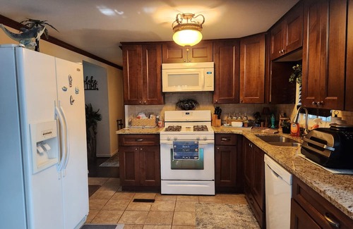 Lexington Cottage | Lil peace of heaven ,enjoy a relaxing vacation, spacious yard and beach access