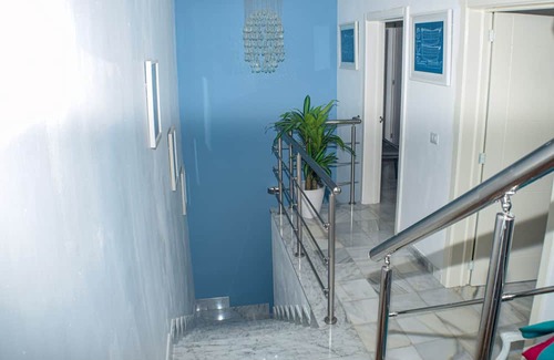 Villa Hermosa Apartment | Stylish 3-Bedroom Escape with AC and WiFi in Welcoming La Caña