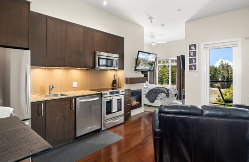 Bear Mountain Resort Condo | Bear Mountain 1bed Condo, Parking, Mountain View!
