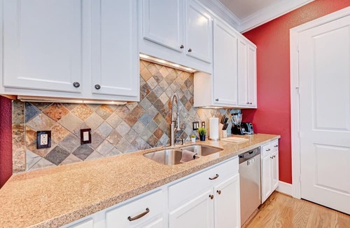 Greater Heights Apartment | Enid House in Houston