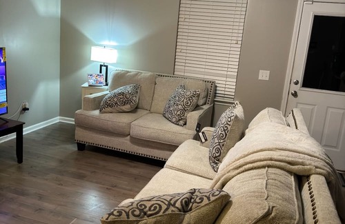 Burton House | Charming 4-bedroom With a Lagoon View in Beaufort with WiFi and AC