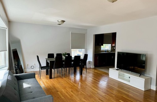 Passaic House | NYC Adjacent Home - Sleeps 9