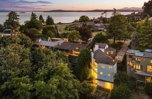 Magnolia House | Elegant Magnolia 3BR Luxury Family Retreat