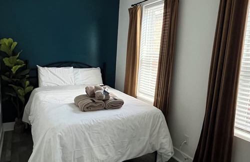 South Philadelphia House | Unique/Bright/Luxury Getaway near the stadiums