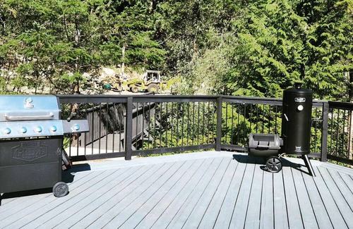 Pitt Meadows Cabin | Spacious 7-bedroom cabin in enjoyable Pitt Lake, BC