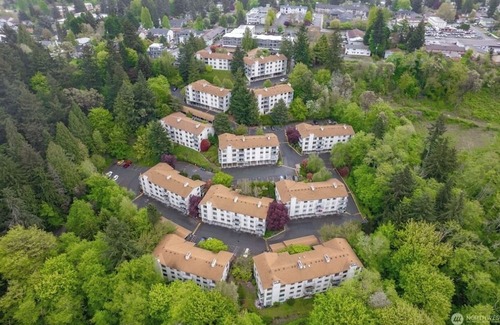 Seattle Metro Area Condo | 12 miles from Seattle. Puget sound views, beach access, pool, jacuzzi.