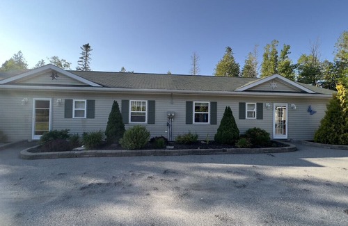 Saint John House | Paradise on Douglas Lake (B)