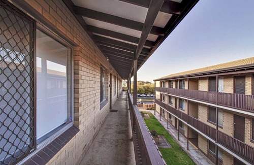 Semaphore Apartment | Relaxed Beachside Comfort on Semaphore Foreshore