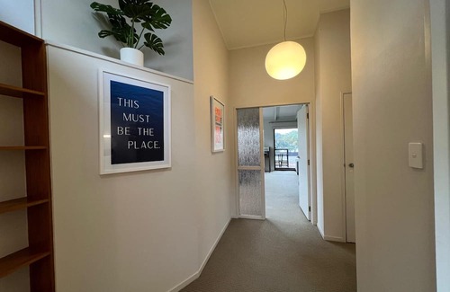 Narrow Neck House | If you want to be close to the beach.