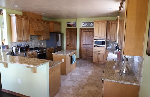 Show Low House | New Listing! Luxury cliff-side retreat. Isolated & Serene with EPIC views.