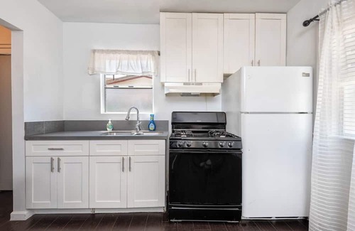 Venice Apartment | Marina Gem | Spacious 2BR Apt. with Patio, Parking