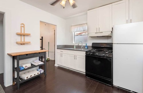 Venice Apartment | Marina Gem | Spacious 2BR Apt. with Patio, Parking