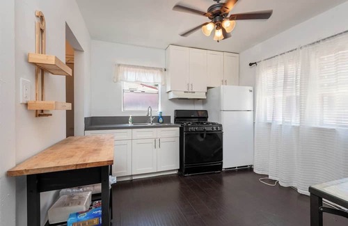 Venice Apartment | Marina Gem | Spacious 2BR Apt. with Patio, Parking