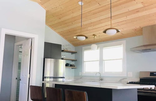 Old Southeast Apartment | NEWLY REMODELED 1-bedroom private suite with pool close to downtown St. Pete