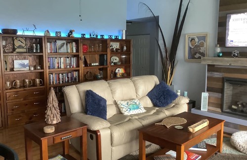 Ketchikan House | Cozy 3-bedroom house in fantastic Ketchikan with WiFi and view of Clover Island