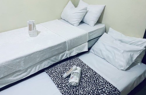 Highway Hills Condo | Cozy 2-bedroom condo in pleasant Mandaluyong with fitness room, WiFi